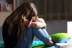 Survey: 72% ng mga Pilipino Nangangambang Malaking Suliranin ang Teenage Pregnancy