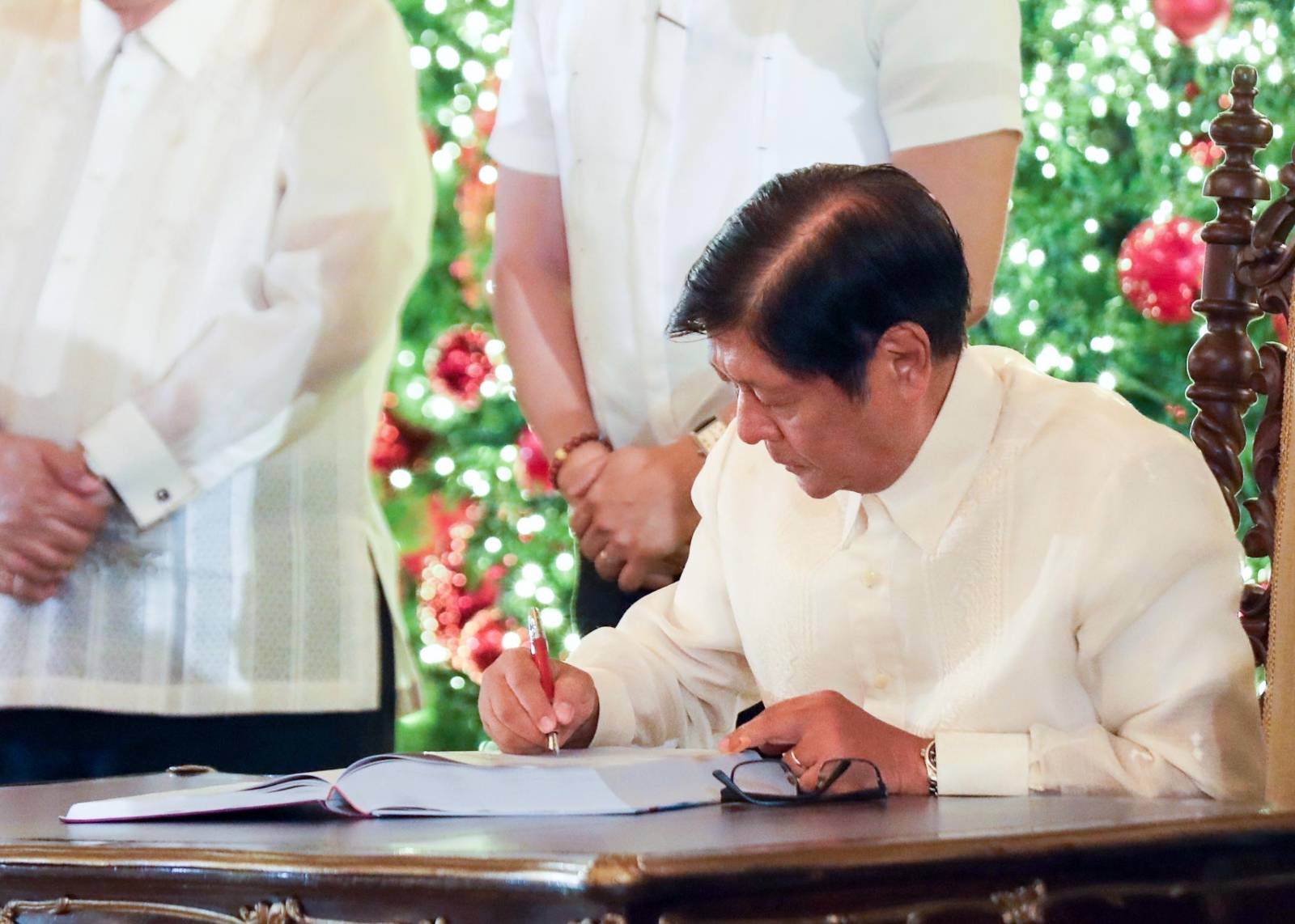BSKE 2026 Opisyal na Napaliban: Pirmado na ni Marcos ang RA 12326 — Eleksyon, Ilipat sa 2028